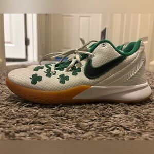 Nike Air Kyrie Flytrap Clover size 9.5 no box